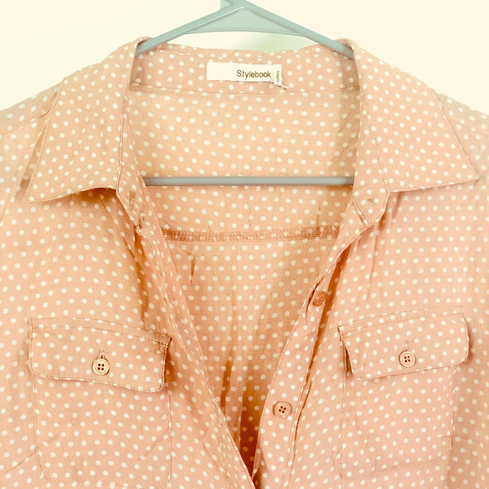 Button-up dress with collar and tie around waist.